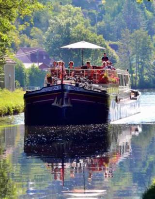 Luciole barge cruises in France