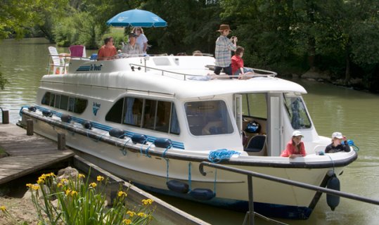 Ideal boats for families