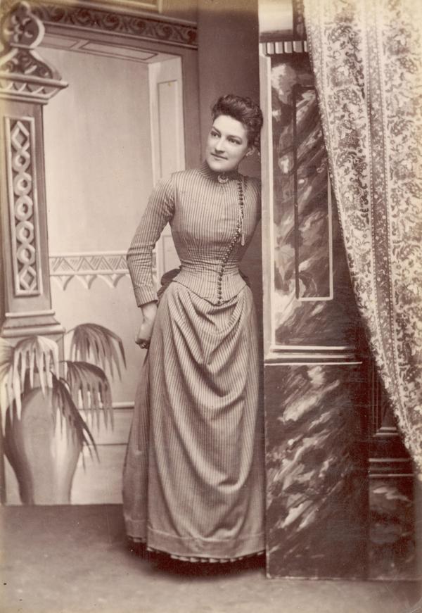 How to Use Women’s Clothing to Identify 19th Century Photographs