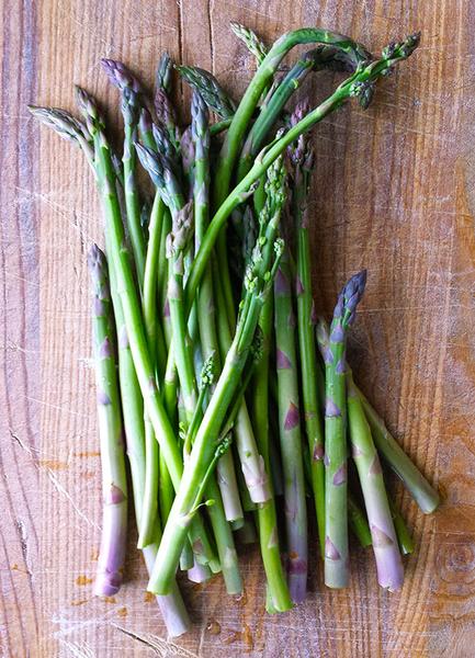 Wild asparagus on a cutting board. 