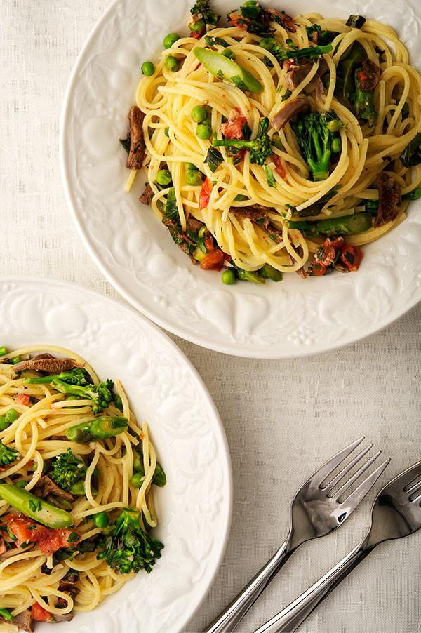 Classic pasta primavera on a plate. 