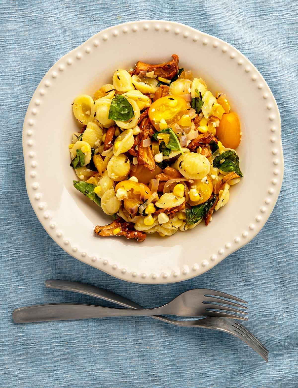 A bowl of chanterelle pasta.