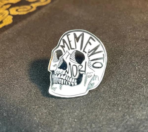 Memento Mori Skull Skeleton Latin Death Quote Enamel Stainless Steel Lapel Pin Occult Wiccan Satanic Gothic Pagan Silver White Darkness Jewelry