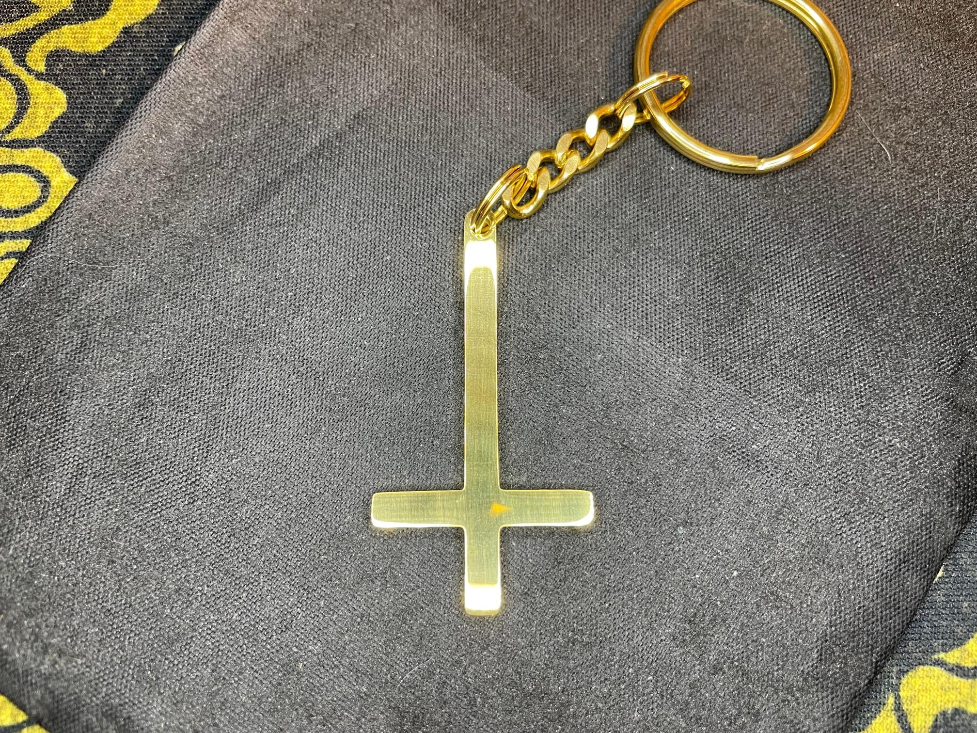 upside down inverted cross stainless steel pendant keychain gothic minimalist retro satanic wiccan occult darkness jewelry gold
