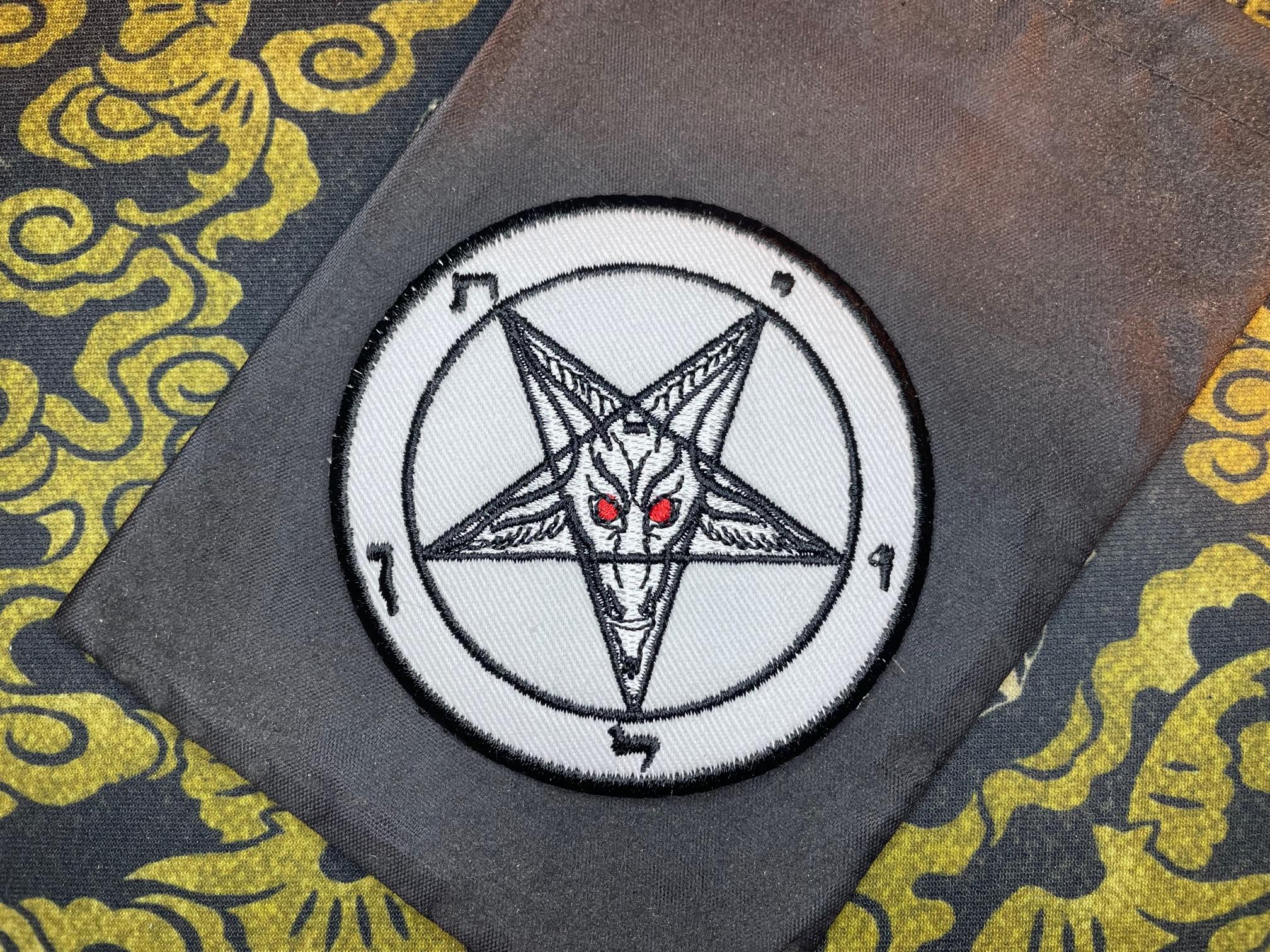 sigil of baphomet embroidered fabric iron-on patch red eyes washable non-toxic church of satan gothic satanic wiccan occult darkness jewelry