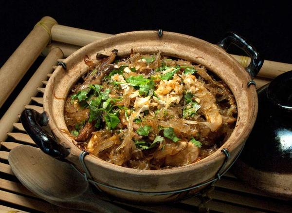 Clay Pot Vegetables and Noodles highlight Vegetarian Lesson 1 class.