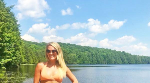 Carrie Underwood Shows Off Rock Hard Abs In Sexy Bikini Pic