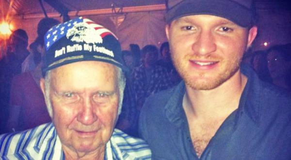 Country Singer Reveals Death In The Family With Heartbreaking Post