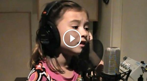 7-Year Old Sings Stunning Cover of Elvis Presley’s ‘Blue Christmas’