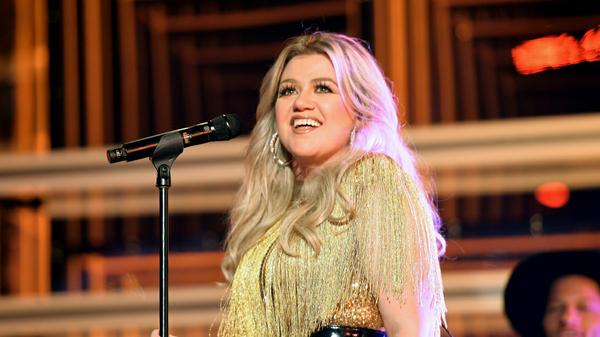 Kelly Clarkson Underwent Surgery Hours After Hosting Billboard Music Awards