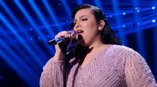 “Idol” Contestant Beautifully Sings “Hallelujah” To Honor Her Grandmother