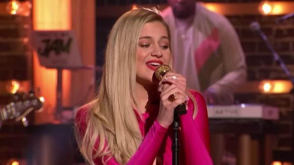 Kelsea Ballerini Halts Show After Fan Hits Her In The Face With A Bracelet