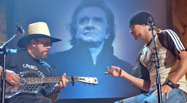 Hank Williams Jr. And Kid Rock Pay Tribute To Johnny Cash In Rockin’ Performance