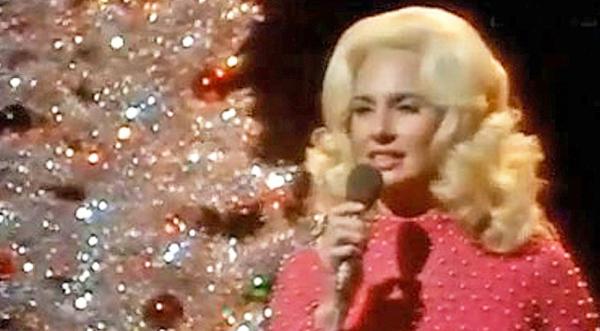 Tammy Wynette's Hauntingly Beautiful Version Of 'Blue Christmas'