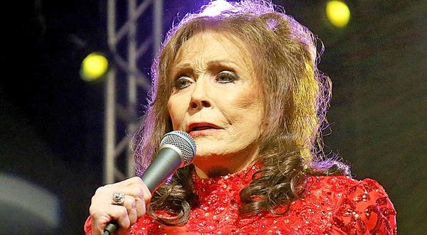 Loretta Lynn Forced To Cancel Show Following 'Serious Fall'