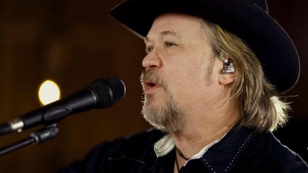 Travis Tritt To Undergo Surgery
