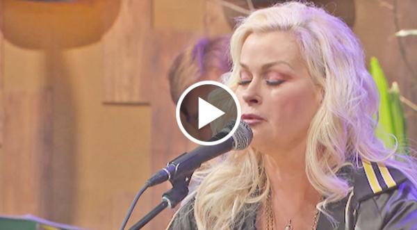 Decades Later, Lorrie Morgan Still Pulls On Our Heartstrings With 'Picture Of You' Performance