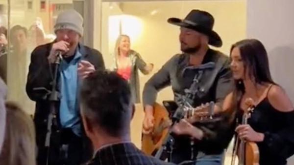 Toby Keith Crashes Show At Hotel Bar