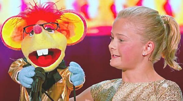 Crowd Leaps To Feet Within Seconds Of Hearing Darci Lynne Sing