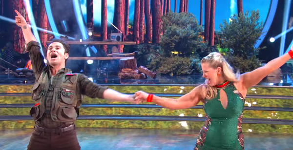 Tonya Harding Is A "Redneck Woman" In Camo Dress On DWTS