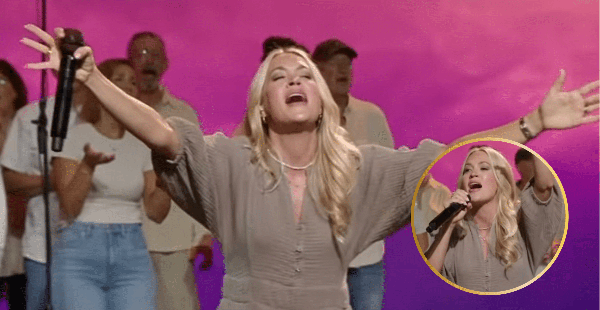 Carrie Underwood Surprises Church Crowd By Singing In Choir
