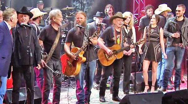 Country Artists Join Forces & Sing Waylon Jennings’ “Luckenbach, Texas” At 2015 Concert