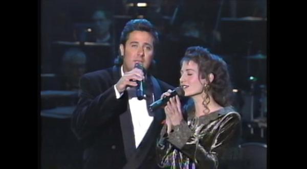 Sparks Fly When Vince Gill Joins Amy Grant For Smooth 'Tennessee Christmas' Performance