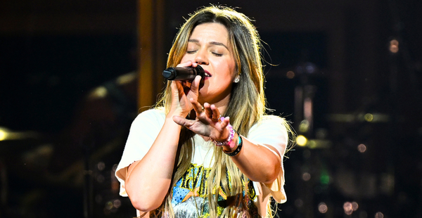  Kelly Clarkson Sells Stake In Her Music
