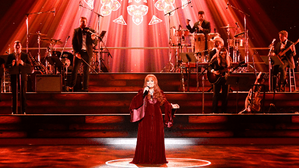 Wynonna Gives Heavenly Performance Of “O, Holy Night” At “Christmas At The Opry”