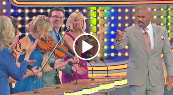 Woman Plays Classic Country Hit On Family Feud. Steve Harvey’s Reaction? Priceless