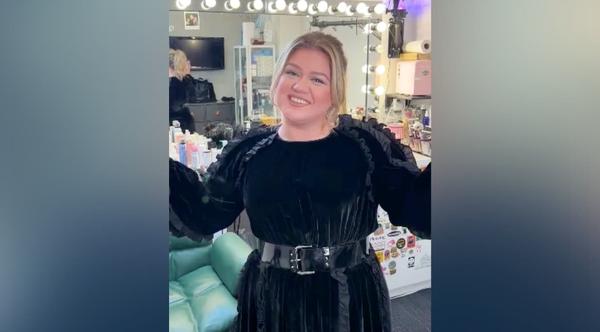 Kelly Clarkson Reveals News Fans Have Been Waiting To Hear