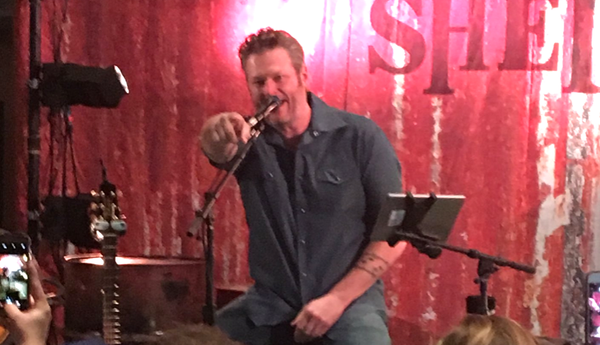 Blake Shelton Says ‘Inappropriate’ Joke During Concert