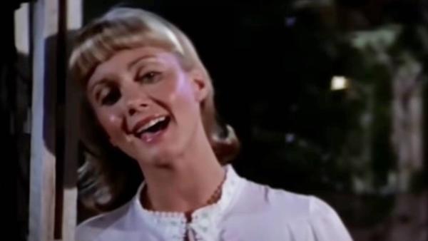 1 Week After Her Death, Olivia Newton-John Notches First Ever Country #1