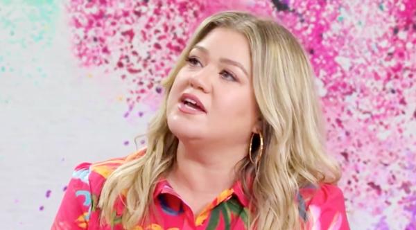 Kelly Clarkson Explains Why She Left “The Voice”