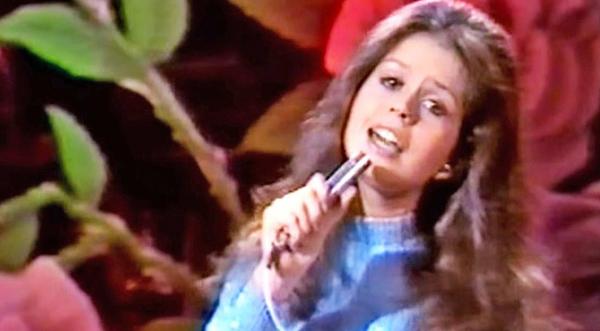 14-Year-Old Marie Osmond Enchants In 1974 With ‘Paper Roses’ Debut