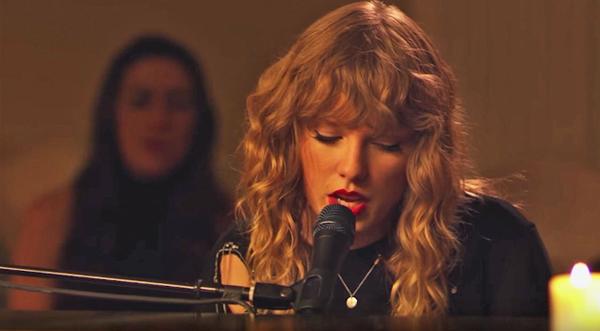 Taylor Swift Invites Fans Into Her Home For Intimate Performance of "New Year's Day"