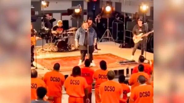 Jelly Roll Sings “Folsom Prison Blues” At Prison Where He Served Time