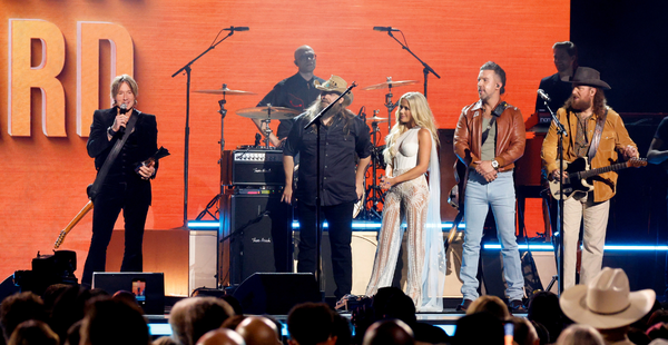 Keith Urban Receives First Live Triple Crown Tribute Since 2010