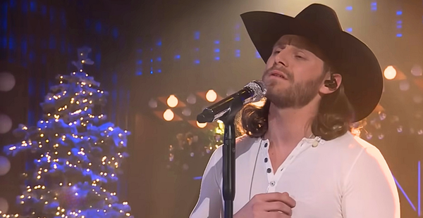 Warren Zeiders Gives Festive Performance Of “How Great Thou Art” On ‘Kelly Clarkson Show’