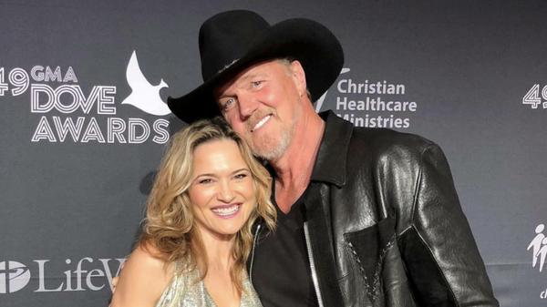 Trace Adkins Weds In Ceremony Officiated By Blake Shelton