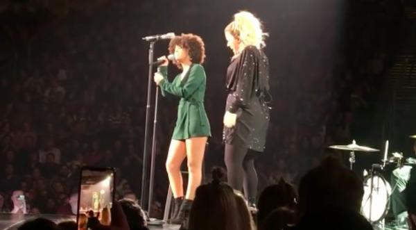 Kelly Clarkson Brings Criticized ‘Voice’ Star On Stage For Unexpected Duet