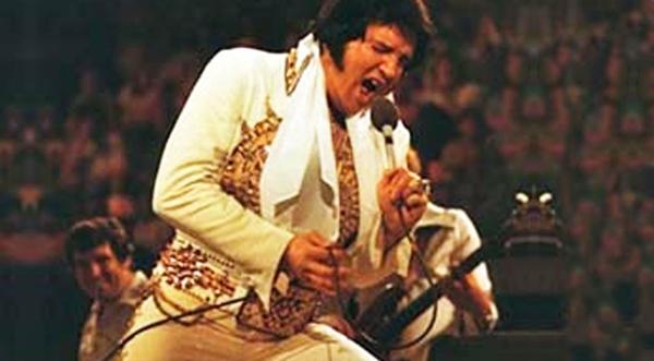 ELVIS PRESLEY SINGS ‘UNCHAINED MELODY’ DURING FINAL RECORDED CONCERT
