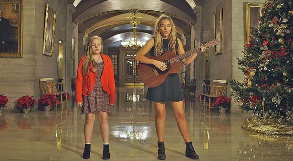 'Nashville' Stars Lennon & Maisy Perform Haunting Rendition of 'Silent Night'
