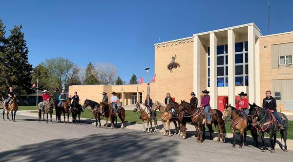 12 Students Ride Horses To School – Old Law States Principal Must Take Care of Them