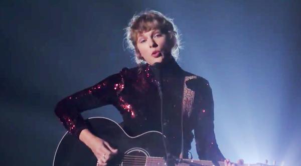 Taylor Swift Performs At ACMs For 1st Time In 7 Years