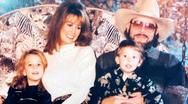 Hank Jr. Shares Photos & Memories Of Late Wife Mary Jane