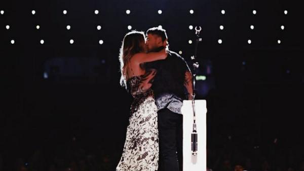 Country Music’s Hottest New Couple Heat Up Opry Stage With Surprise Performance