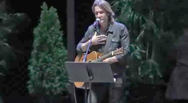 Heartbroken Keith Urban Honors Vegas Shooting Victims With 'Bridge Over Troubled Water'