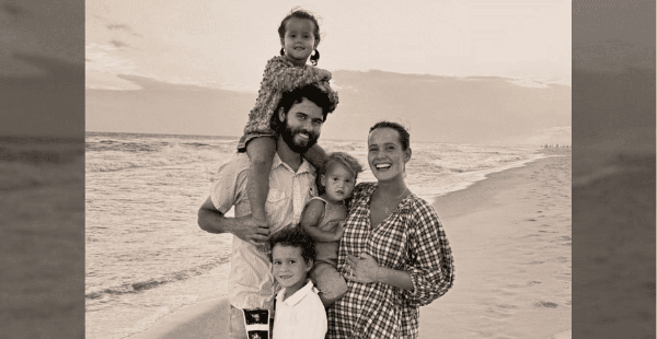 “Duck Dynasty” Stars John Luke & Mary Kate Robertson Announce They Are Expecting Twins