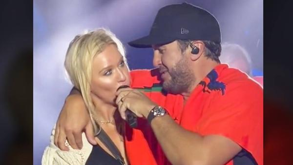 Luke Bryan’s Wife Joins Him On Stage To Sing “Sweet Caroline”